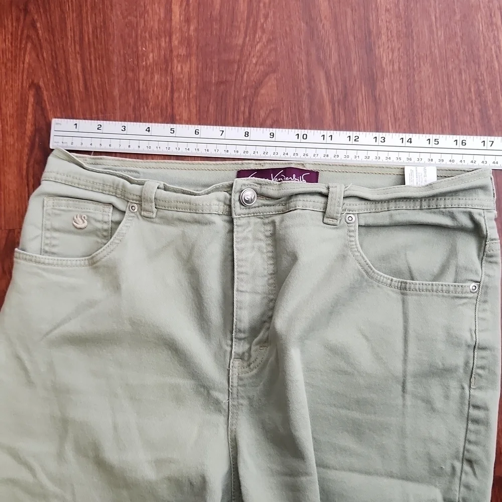 Gloria Vanderbilt Shorts Womens Size 16 Light Sage Green Cut Off Jeans